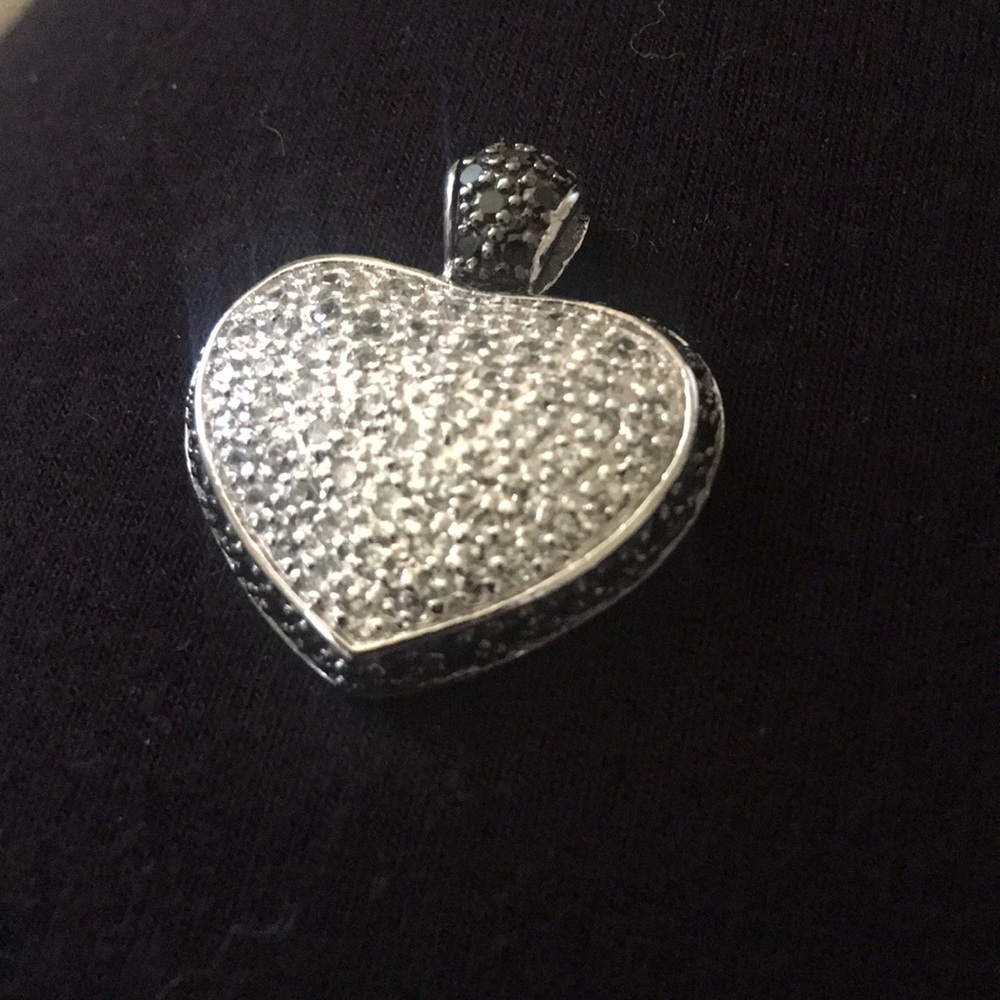 New Beautiful Pave Ｈｅａｒｔ ❣️ - Picture 3 of 3
